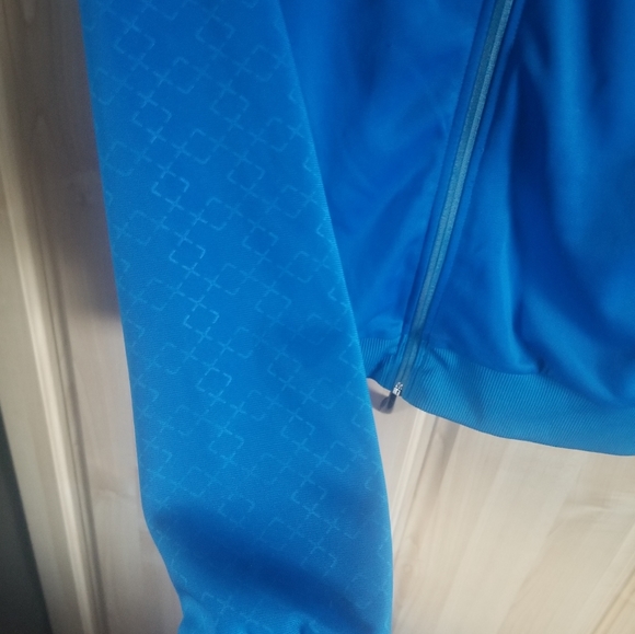 Bench zip-up sweater -MED - Picture 9 of 9